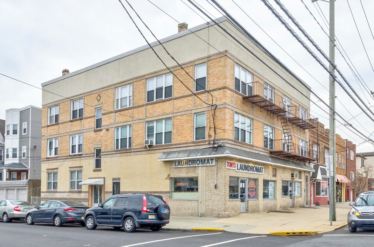 Primary Photo - 1058 Avenue C