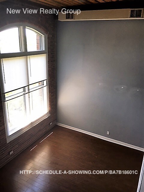 Building Photo - 201 S Hoskins Rd