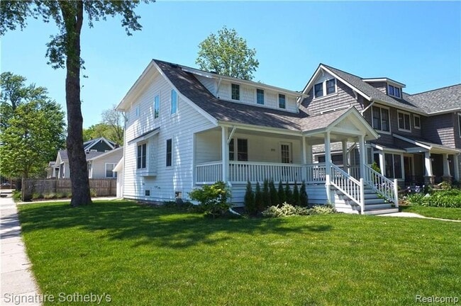 Building Photo - 203 Curry Ave