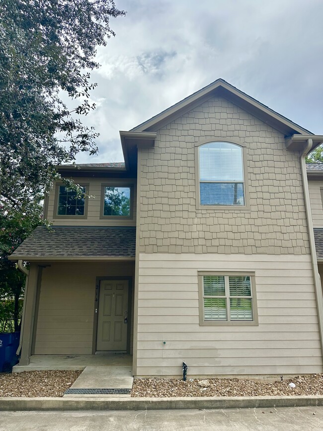 Foto del edificio - 214 S Tesch St