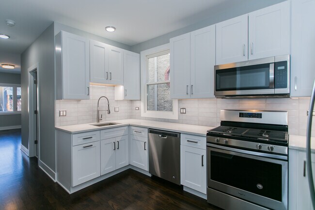 Kitchen - 1743 W Barry Ave