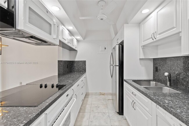 Building Photo - 155 Ocean Ln Dr