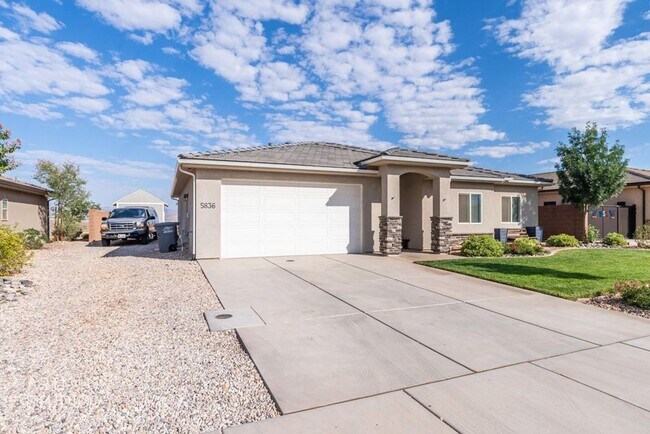 Foto del edificio - Beautiful Desert Canyon home! Pet Friendly!!