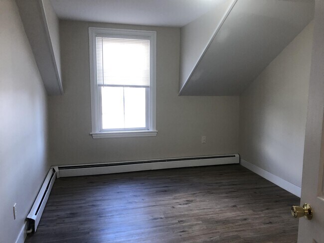 Building Photo - 301 Brackett St