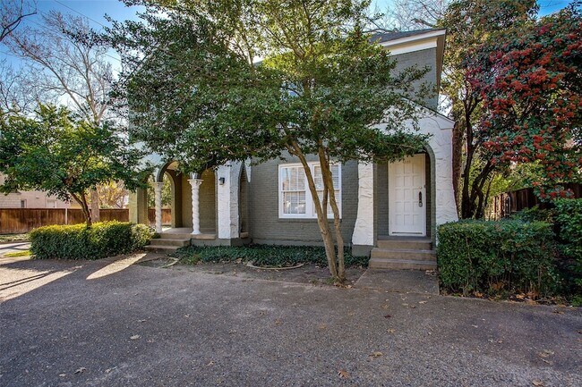 Foto del edificio - 4303 Emerson Ave