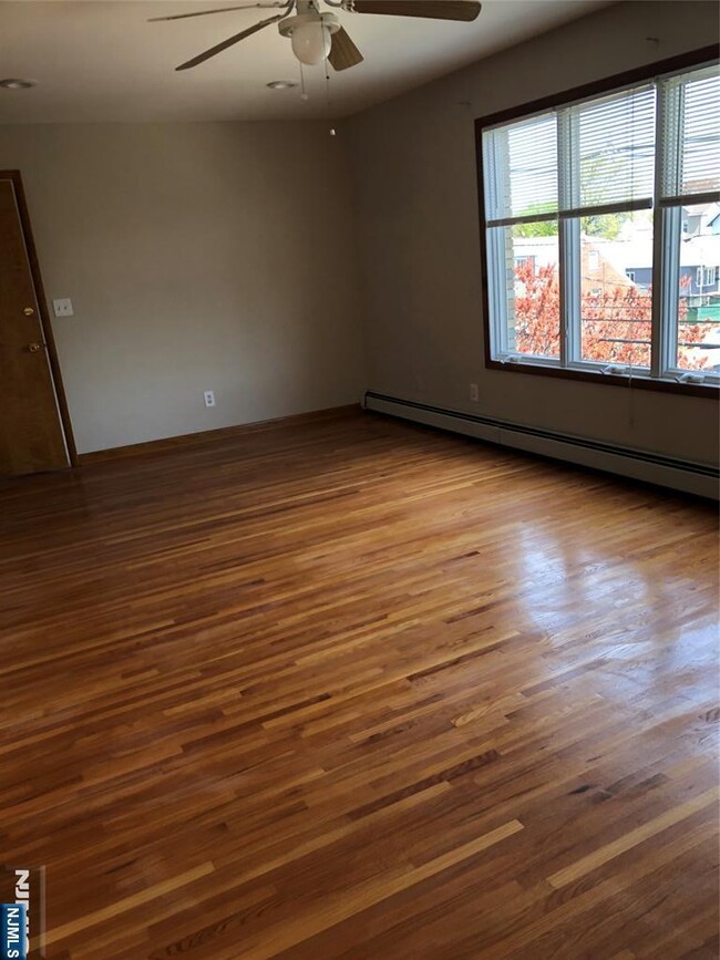 Building Photo - 504 2nd