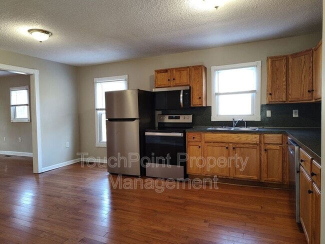 Building Photo - 524 Railroad Dr NW