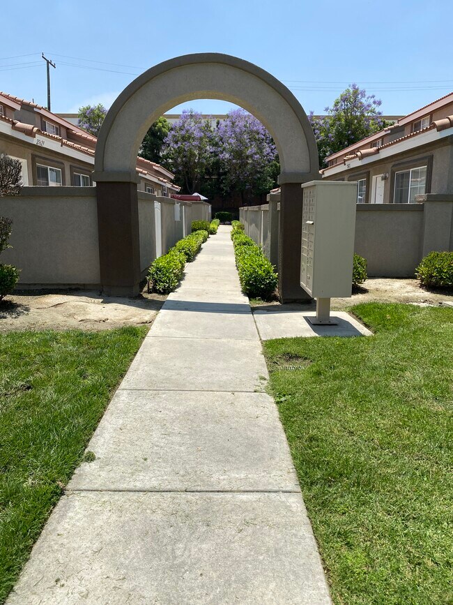 Photo - 25621 Prospect Ave Townhome