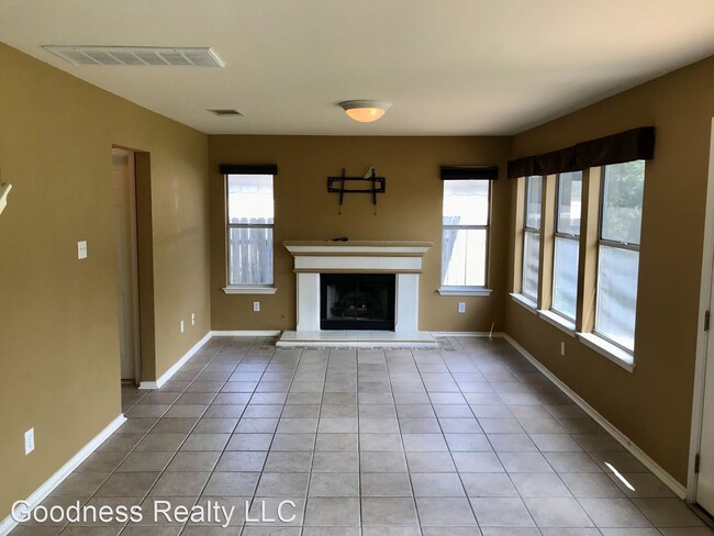 Building Photo - 4 br, 2.5 bath House - 14633 Montoro