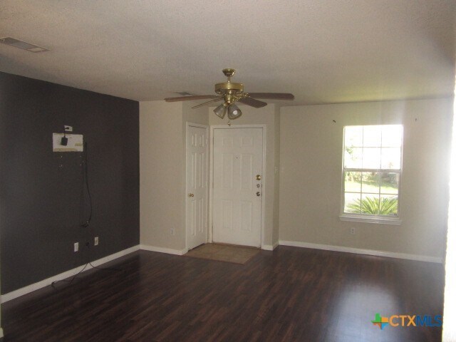 Foto del edificio - 1213 Fox Creek Dr