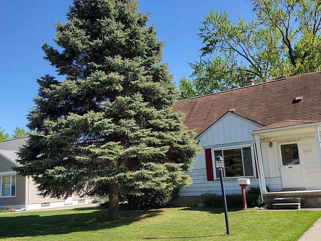 Foto principal - 32615 Rosslyn Ave