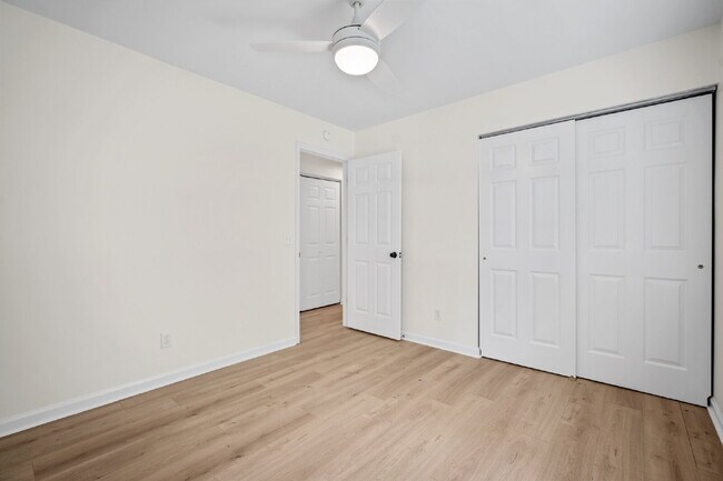 Foto del edificio - 3 Bedrooms, 2 baths, with single car garage