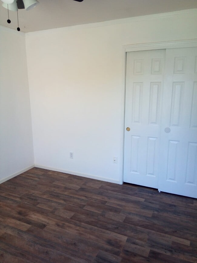 Building Photo - 964 Meadow View Rd