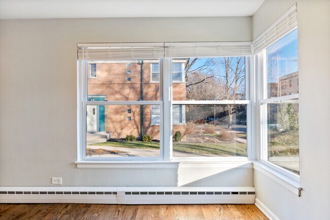 Foto del edificio - 2112 W Farragut Ave