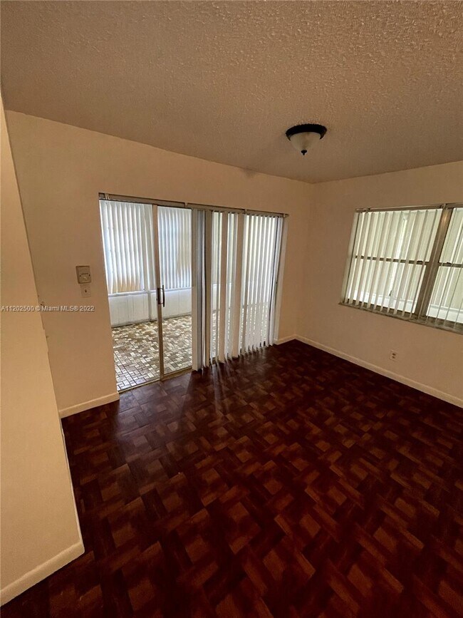 Foto del edificio - 4040 NW 19th St