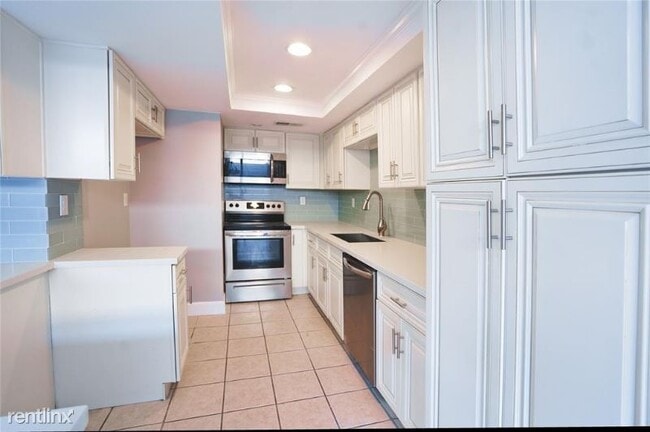 Building Photo - 3 br, 3 bath Townhome - 211 N Park Dr