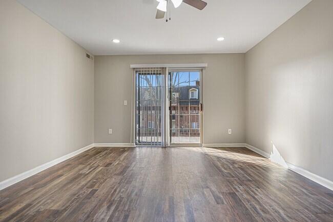 Foto del edificio - 102 N Caroline Pl