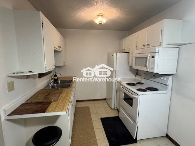 Foto del edificio - 6007 W Broadway