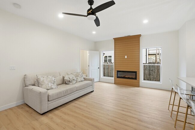 Building Photo - 412 St Clair Ave