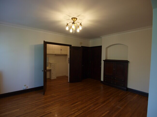 Building Photo - 2446 Colfax Ave S