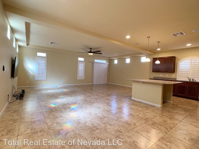 Building Photo - 4 br, 2.5 bath House - 8139 S Sorrel St