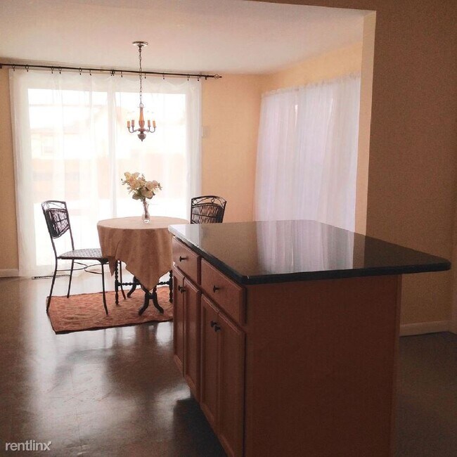 Building Photo - 2 br, 1 bath Apartment - 3601 W Enfield Pl