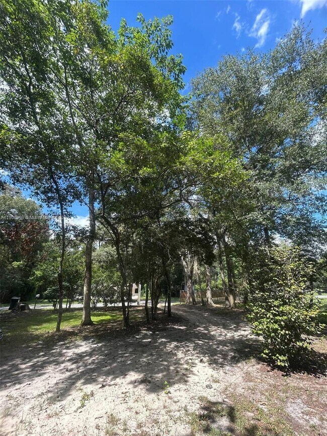 Building Photo - 2425 SE 10th Ave