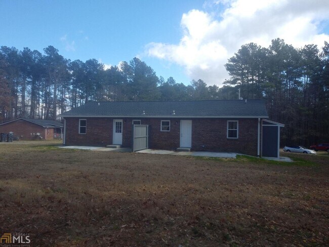 Building Photo - 96 Paris Cir