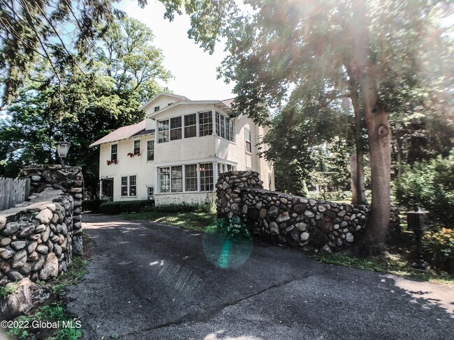 Foto del edificio - 989 Balltown Rd