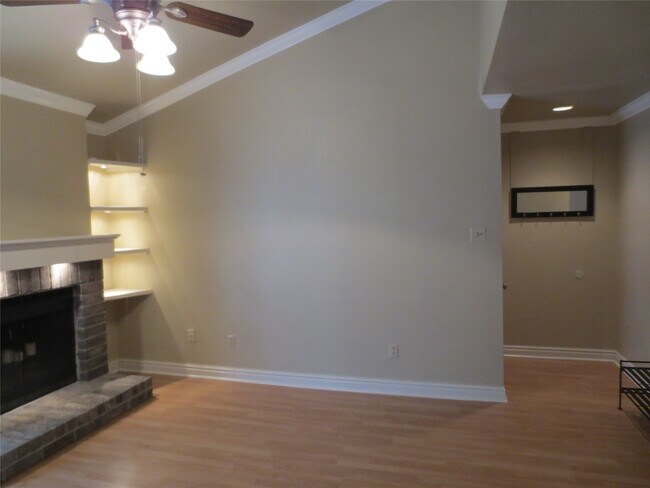 Foto del edificio - 7950 N Stadium Dr