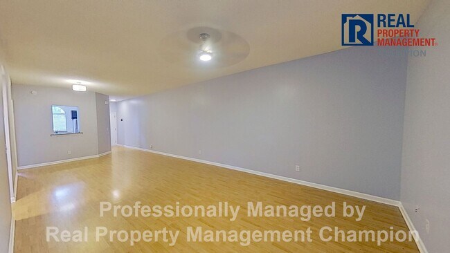 Foto del edificio - Spacious 2 BD/1 BA First Floor Condo w/Cen...