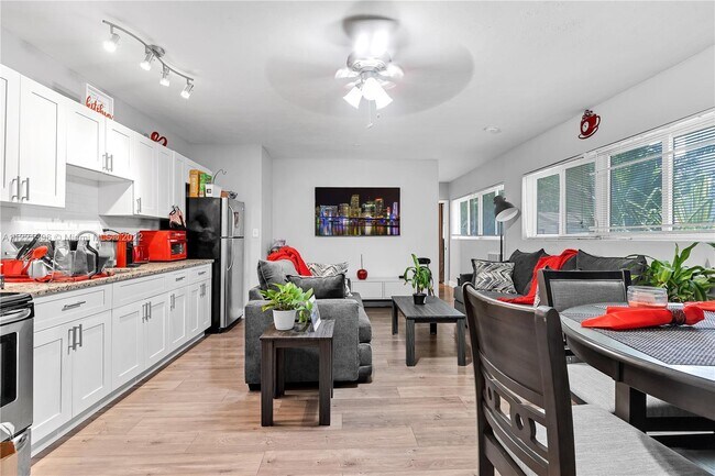 Building Photo - 1711 Washington St