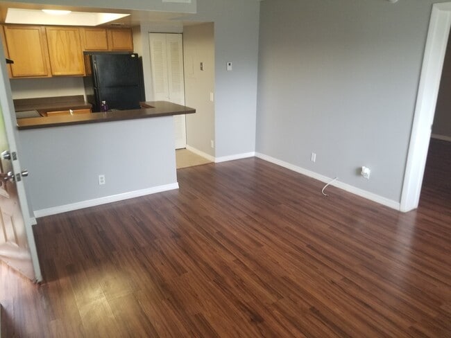 Foto del edificio - ONE BEDROOM ONE BATHROOM! WATERFRONT COMMU...