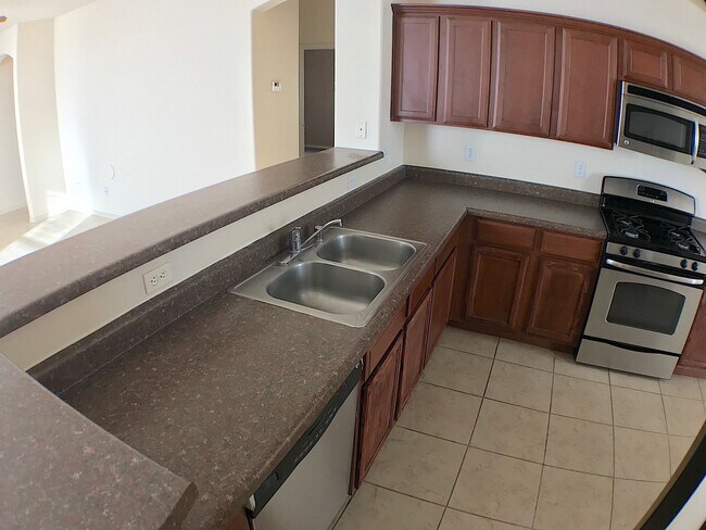 Building Photo - East El Paso 3bed/2bath Refrig A/C
