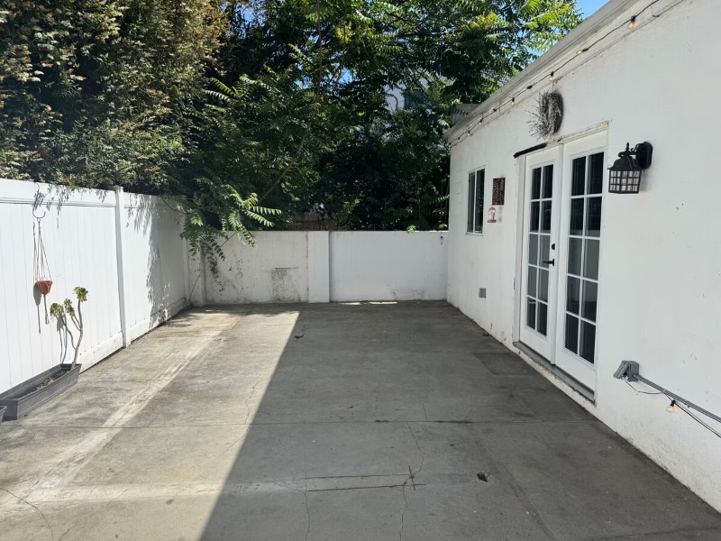 Primary Photo - 5646 Woodman Ave