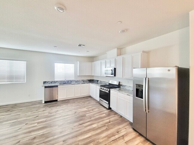 Foto del edificio - Newly Built Home in Roseville - 4017 New M...