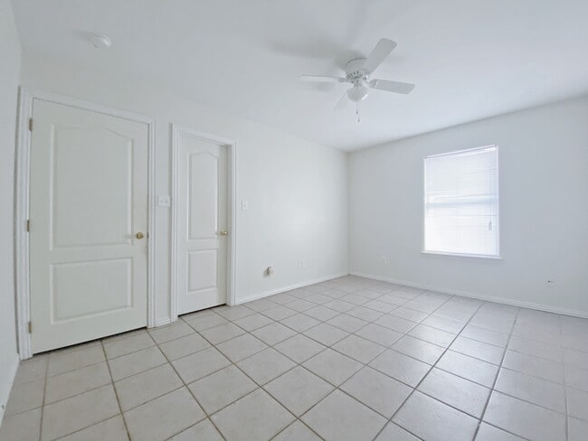 Building Photo - 737 Sonesta Dr