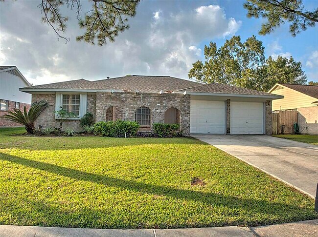 Building Photo - 11830 Mulholland Dr