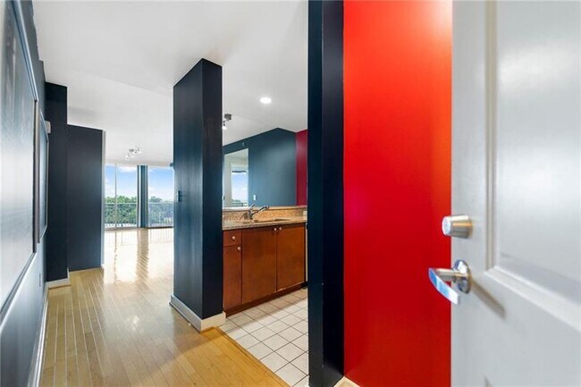 Foto del edificio - 3338 Peachtree Rd NE