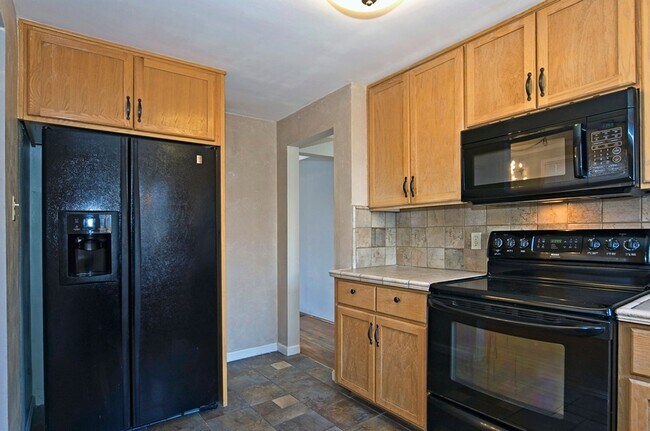 Foto del edificio - Spacious 4-Bedroom Home in the Heart of Midtown