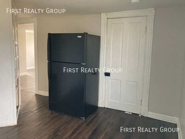 Foto del edificio - 533 N Main St