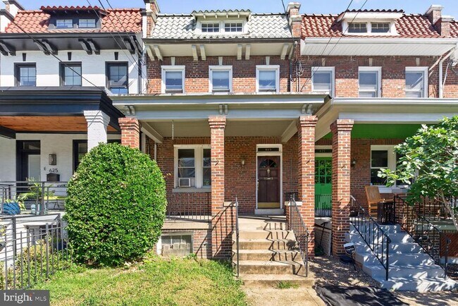 Foto del edificio - 623 Farragut St NW