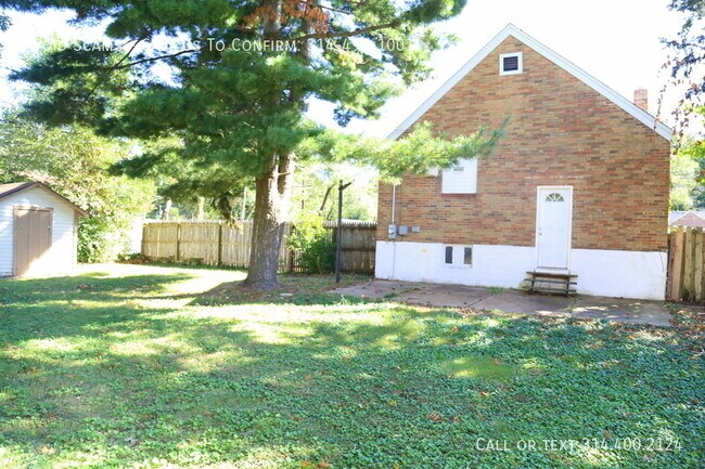 Building Photo - 385 Kingston Dr