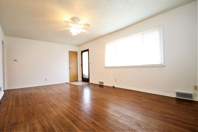 Foto del edificio - 3 Bedroom / 2 Bath Home AVAILABLE NOW!