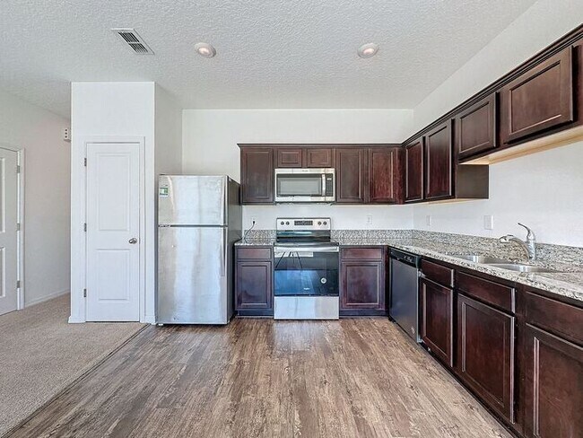 Building Photo - Beautiful New Construction Townhome