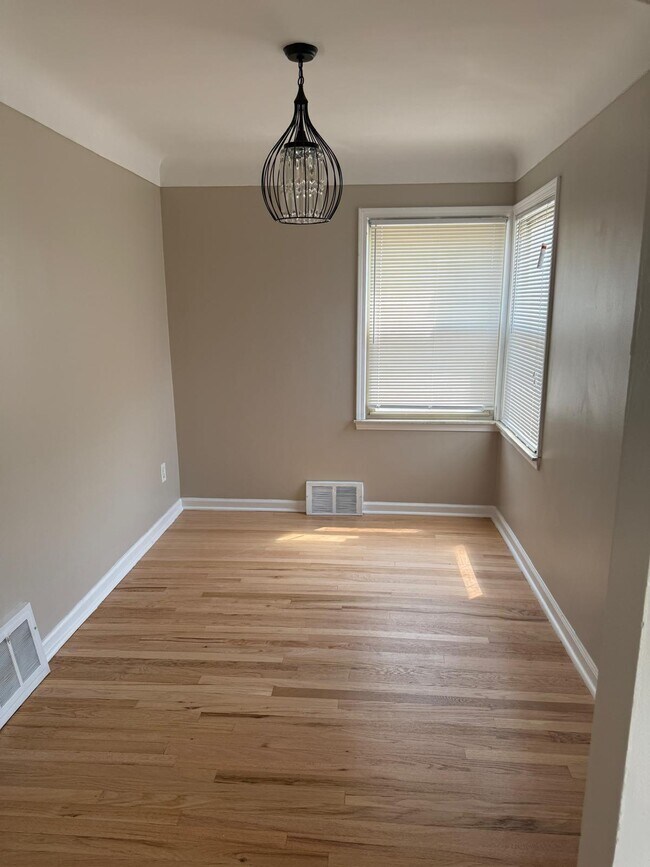 Foto del edificio - 24800 Cherry St