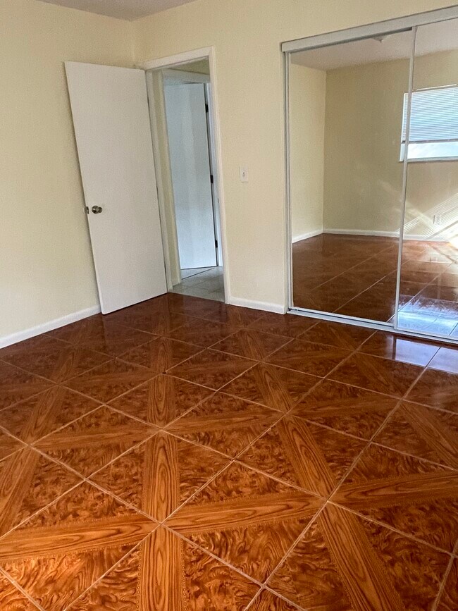 Foto del edificio - 424 NE 44th St