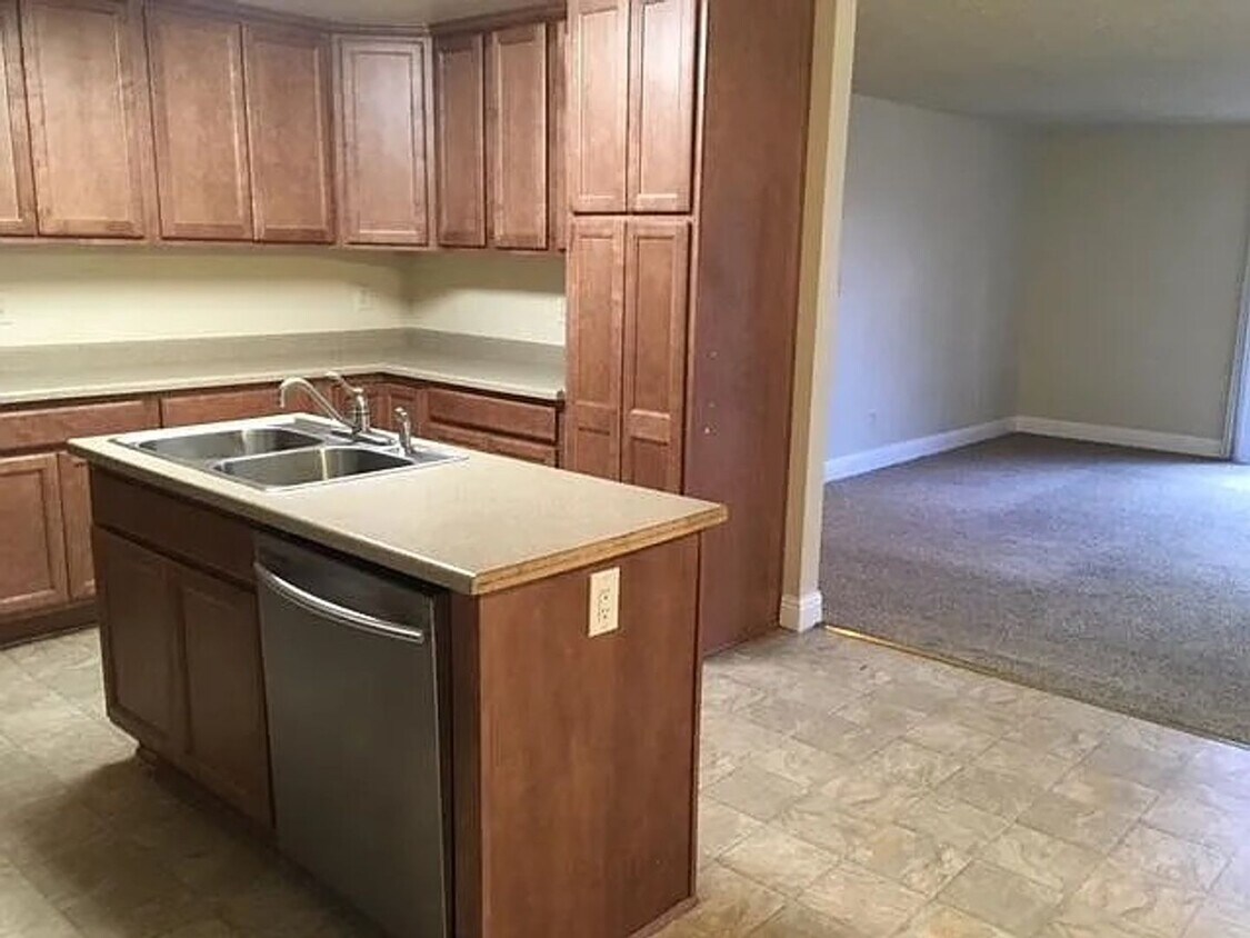 Building Photo - Spacious 5 Bedroom Home in NW Reno