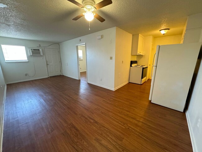 Building Photo - 505 Sunset Ln