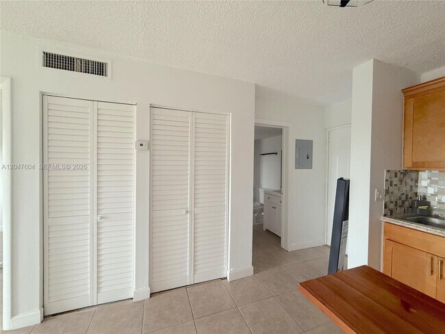 Foto del edificio - 8260 SW 210th St